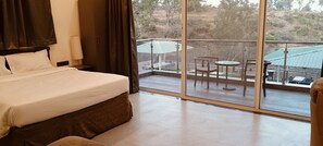奢華雙人房, 陽台, 山景 | 筆電工作空間、熨斗/熨衣板、免費無線上網