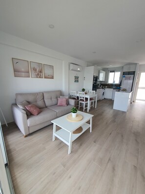 Appartamento, 2 camere da letto, fumatori, balcone | Sala da pranzo