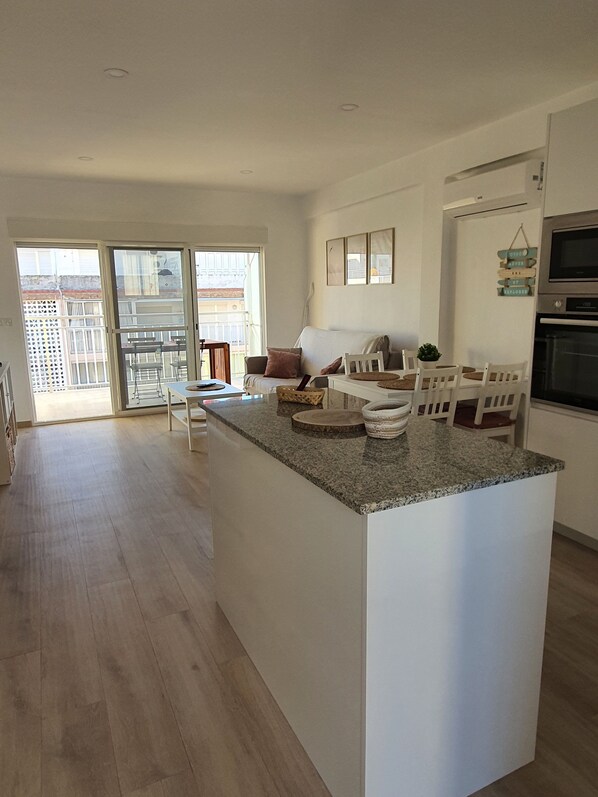 Apartment, 2 Schlafzimmer, Raucher, Balkon | Wohnbereich