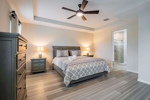 4 bedrooms, iron/ironing board, free WiFi, bed sheets - Heated Pool 4BR Retreat, Family Friendly (Port St. Lucie)