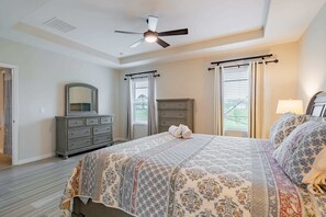 4 bedrooms, iron/ironing board, free WiFi, bed sheets - Heated Pool 4BR Retreat, Family Friendly (Port St. Lucie)