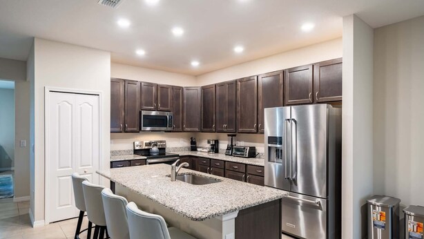 Coffee/tea maker, fridge, microwave, oven