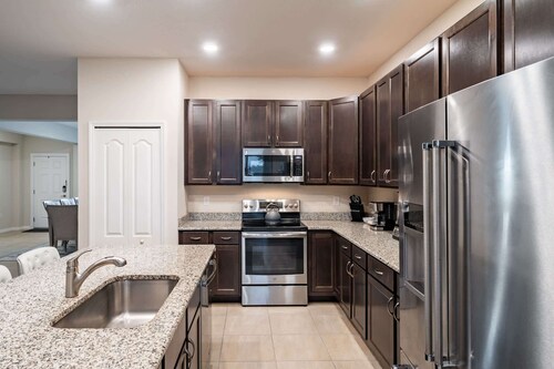 Heated Pool 4BR Retreat, Family Friendly