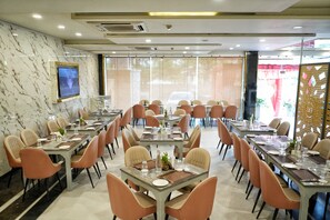 Restaurant - Foxoso Fiori Hotel (Jaipur)