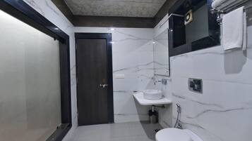 Shower, free toiletries, towels, soap