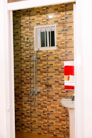 Pyyhkeet, saippua, vessapaperi