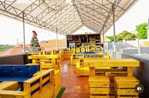 2 か所のバー / ラウンジ