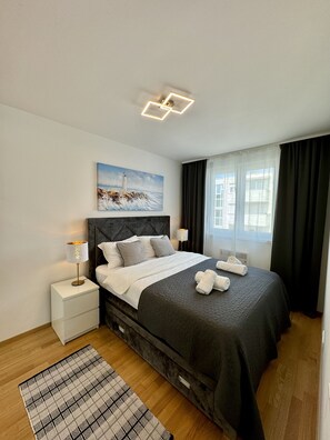 1 habitación, tabla de planchar con plancha, wifi gratis y ropa de cama