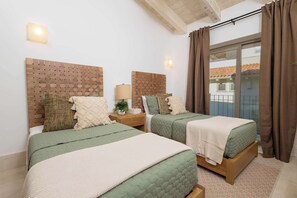 2 bedrooms, desk, iron/ironing board, WiFi