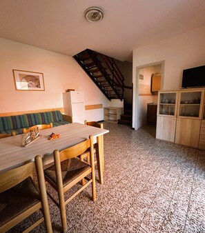 Appartement, 2 chambres, patio, vue jardin | Salle à manger