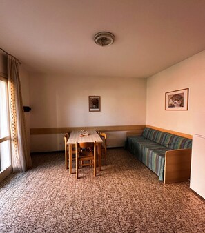 Apartment, 2 Schlafzimmer, Terrasse, Gartenblick | Wohnzimmer