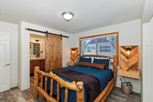 Kabin Khas, 2 kamar tidur, hot tub, pemandangan gunung | 2 kamar tidur dan didekorasi berbeda-beda