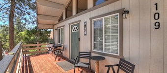 Bear Cub Cottage with HotTub & Firepit