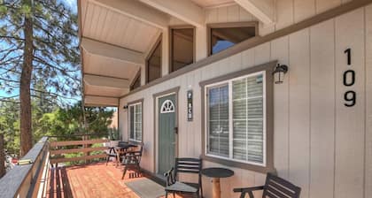 Bear Cub Cottage with HotTub & Firepit