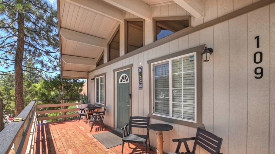 Bear Cub Cottage with HotTub & Firepit