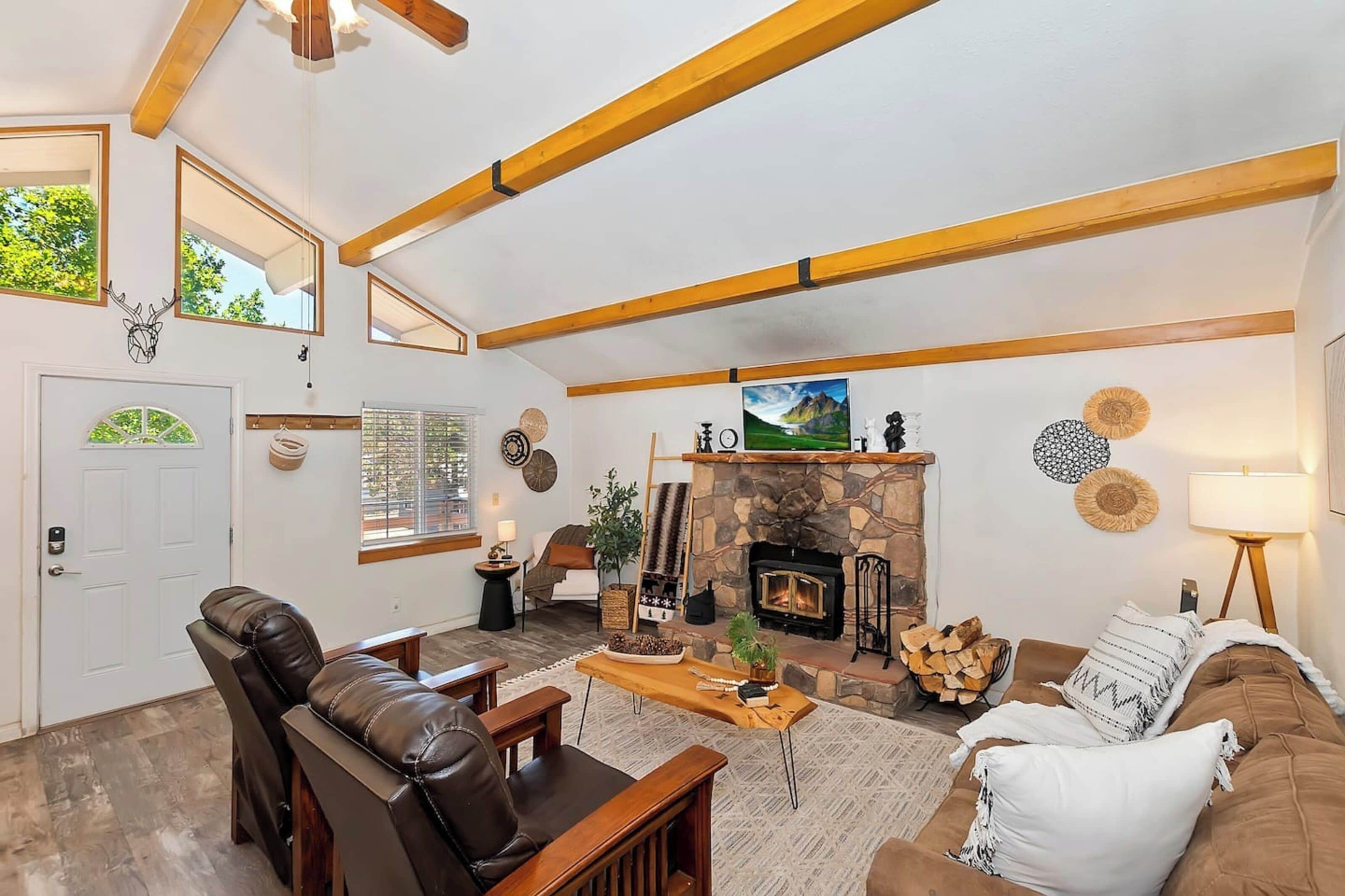 Signature Cabin, 2 Bedrooms, Hot Tub, Mountain View | Living room | 55-inch Smart TV with digital channels, fireplace