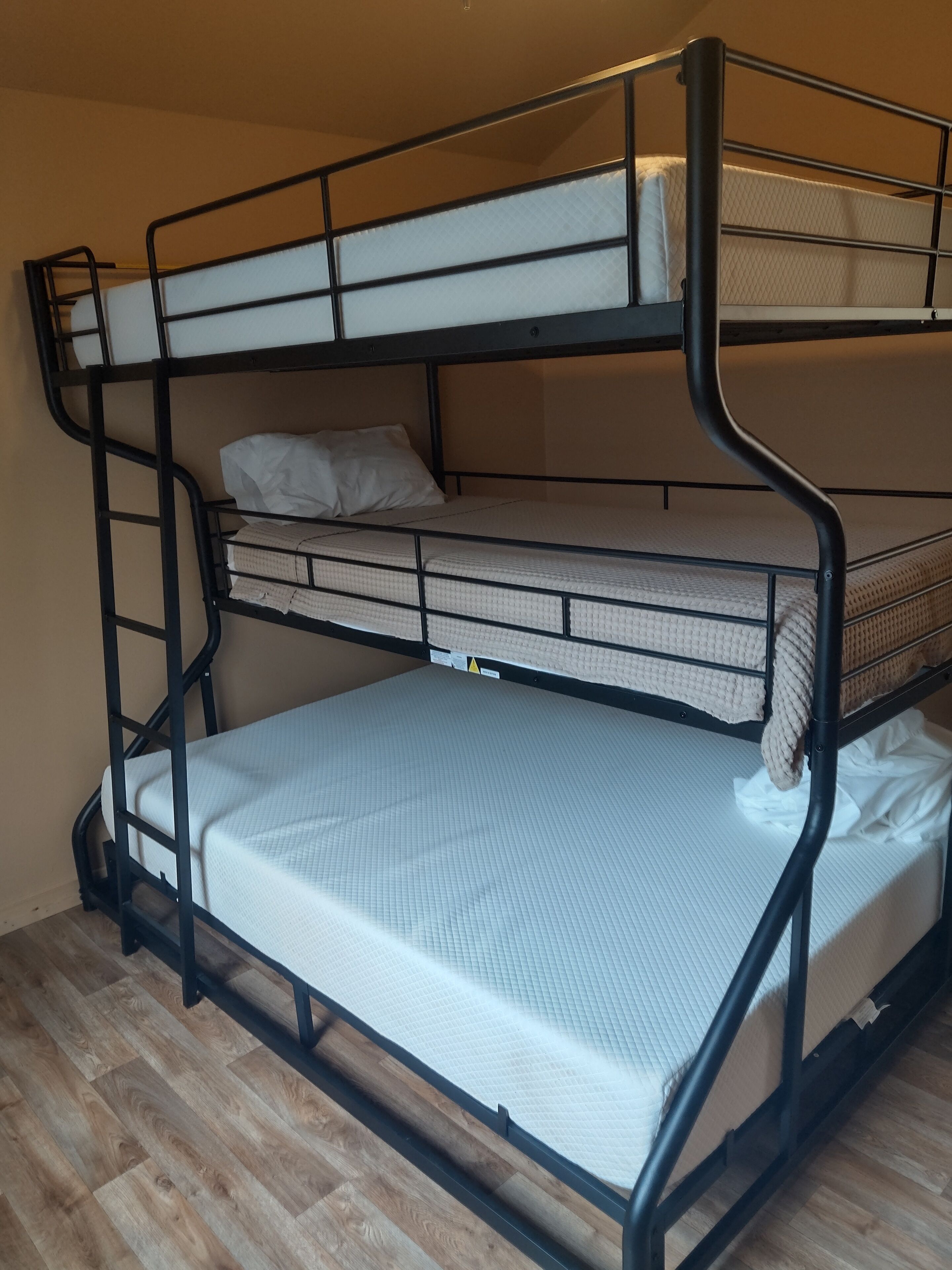 2 bedrooms, iron/ironing board, bed sheets