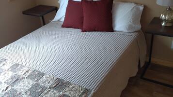 2 bedrooms, iron/ironing board, bed sheets