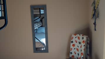 2 bedrooms, iron/ironing board, bed sheets