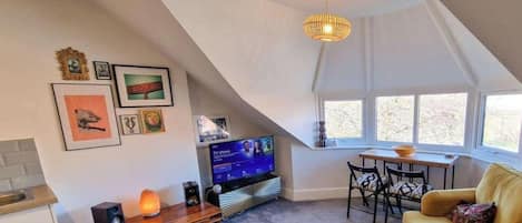 テレビ、書斎 / ワークスペース