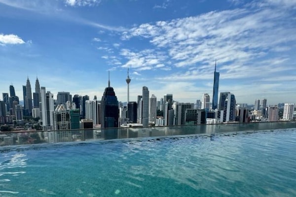 2 outdoor pools