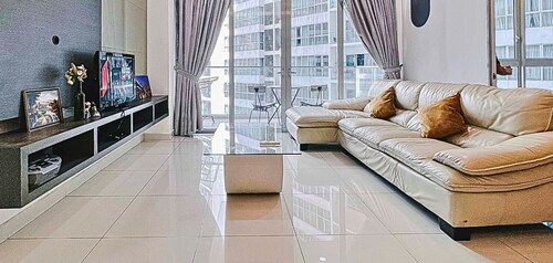 Regalia Residence The Sky Pool Suite