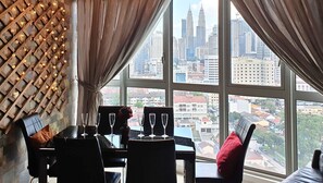 都會套房, 3 間臥室, 非吸煙房, 城市景觀 | 客房設施服務