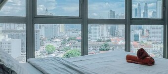 Regalia Residence The Sky Pool Suite