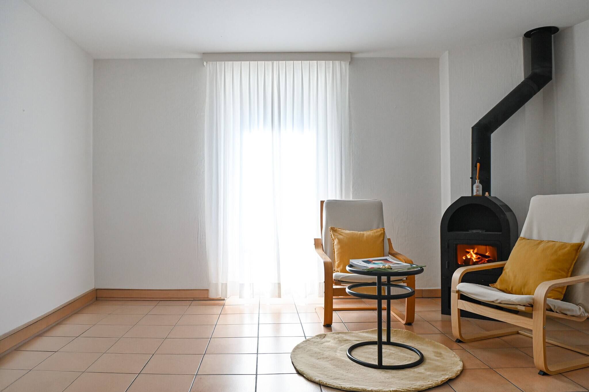 Apartment, 2 Bedrooms, Smoking, Balcony | Living room