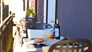 Apartment, 2 Bedrooms, Smoking, Balcony | Outdoor dining