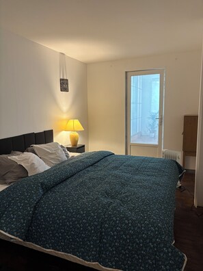 5 chambres, fer et planche à repasser, Wi-Fi, draps fournis