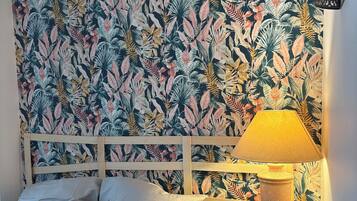 5 slaapkamers, een strijkplank/strijkijzer, wifi, beddengoed