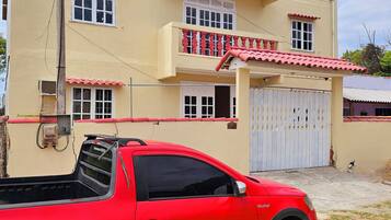 Façana frontal de l'allotjament