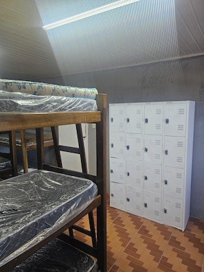 Cortinas blackout, tabla de planchar con plancha y wifi gratis