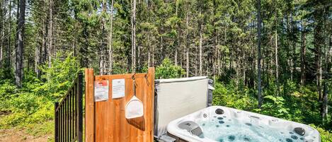 Banyera d'hidromassatge a l'aire lliure