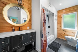 Shower, hair dryer, towels - Spa, Nature & Riverside Escape | Ecureuil Roux (Trois-Rives)