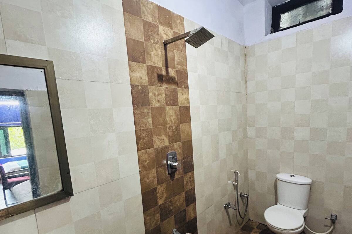 Deluxe Double Room, Mountain View | Bathroom | Shower, soap, shampoo