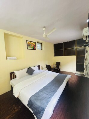 Deluxe Double Room, Mountain View - Data Inn (Mount Abu)