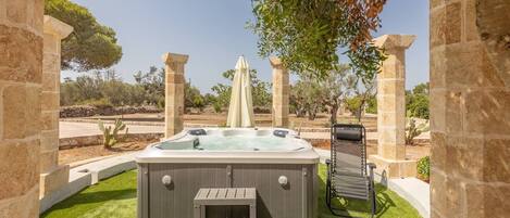 Bain à remous extérieur