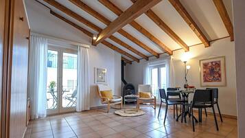 Appartement, 1 slaapkamer, roken, balkon | Woonkamer