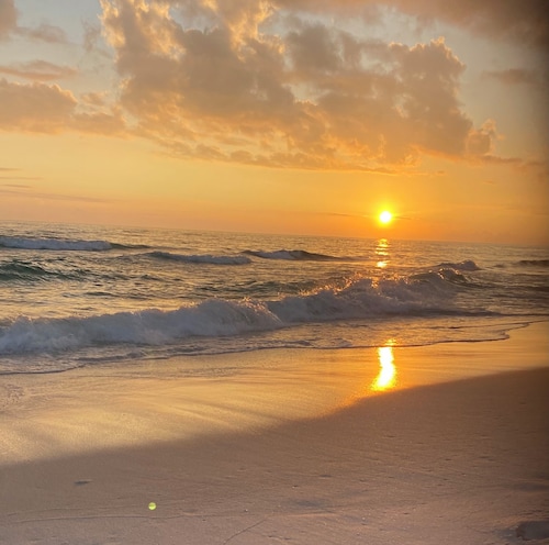 Escape to Seaside Chalet  with hot tub  at Aboiteau Beach , pet friendly