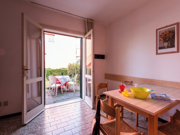 Apartment, 2 Bedrooms, Balcony, Garden View | Dining room - Charming Townhouse With Garden and Pool (San Michele al Tagliamento)