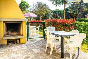 Apartamento, 2 quartos, varanda, vista para o jardim | Terraço/pátio