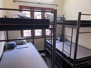Basic Apartment, Balcony