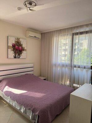 3 bedrooms, iron/ironing board, travel crib, WiFi