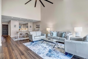 Smart TV - Sawgrass Serenity - Luxury retreat w pool & patio (Ponte Vedra Beach)