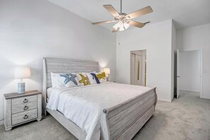 3 makuuhuonetta, työpöytä, silitysrauta/-lauta, ilmainen Wi-Fi