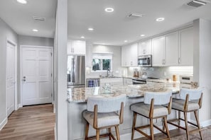 Fridge, microwave, oven, stovetop - Lakeshore Luxury - Sunny condo near beach w deck (Ponte Vedra Beach)