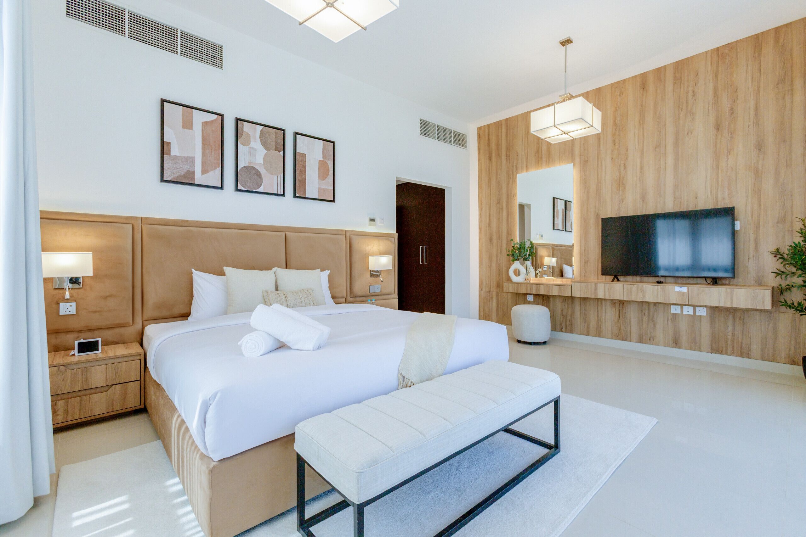 5 soveværelser, pengeskab på værelset, strygejern/strygebræt