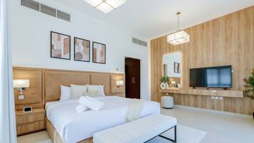 5 soveværelser, pengeskab på værelset, strygejern/strygebræt